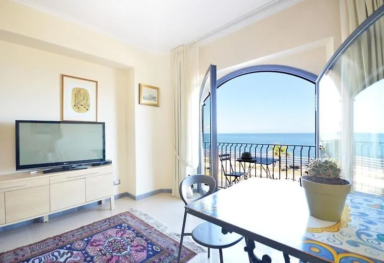 Mar Dei Poeti - Luxury Suites Torre Archirafi 3*,