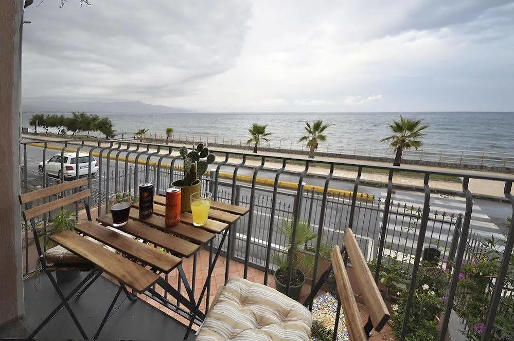 Mar dei Poeti - Luxury Suites Torre Archirafi Bed & Breakfast